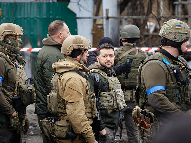 Volodymyr Zelenskyy with soldiers